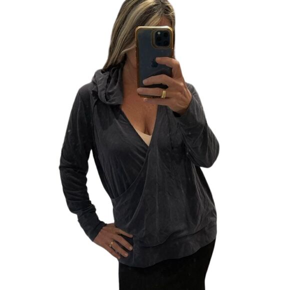 Victoria Secret Sport Hooded Long Sleeves Wrap Style Top.Size M - Picture 5 of 15